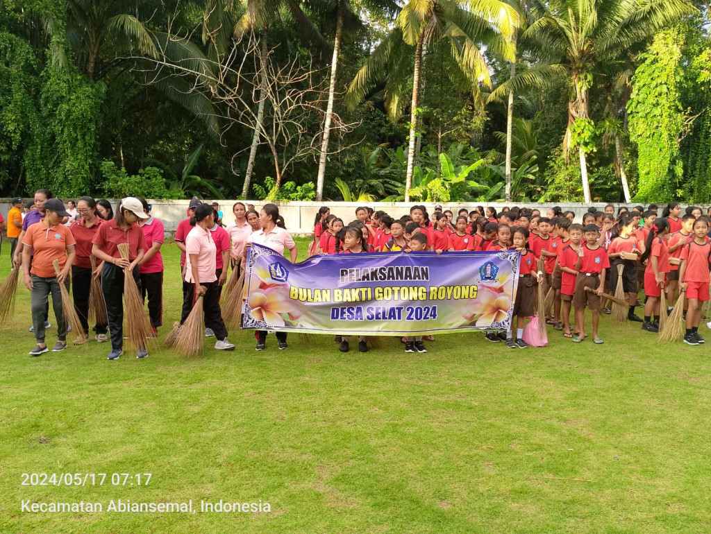 Pelaksanaan Bulan Bakti Gotong Royong